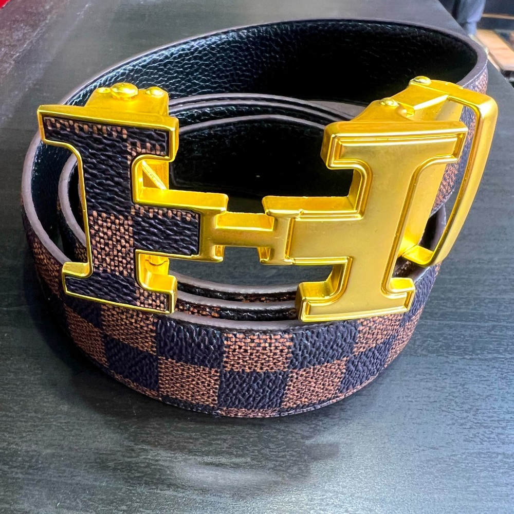 Men’s belt 
Brand new perfect conditions 
One size
Slide belt